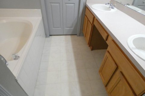 House in Wesley Chapel, Florida 3 bedrooms, 154.03 sq.m. № 2226105 - photo 26