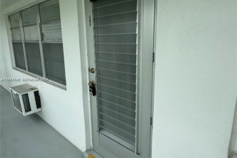 Copropriété à vendre à West Palm Beach, Floride: 1 chambre, 52.95 m2 № 1989764 - photo 1