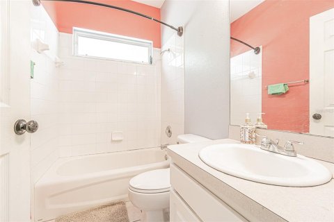 Casa en venta en Tampa, Florida, 3 dormitorios, 163.04 m2 № 2220199 - foto 19