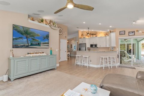 House in North Port, Florida 4 bedrooms, 231.51 sq.m. № 2211796 - photo 19