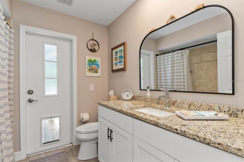 House in North Port, Florida 4 bedrooms, 231.51 sq.m. № 2211796 - photo 29
