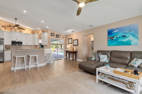 House in North Port, Florida 4 bedrooms, 231.51 sq.m. № 2211796 - photo 13