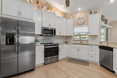 House in North Port, Florida 4 bedrooms, 231.51 sq.m. № 2211796 - photo 15