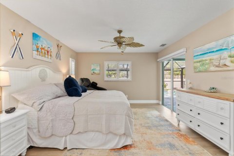 House in North Port, Florida 4 bedrooms, 231.51 sq.m. № 2211796 - photo 21