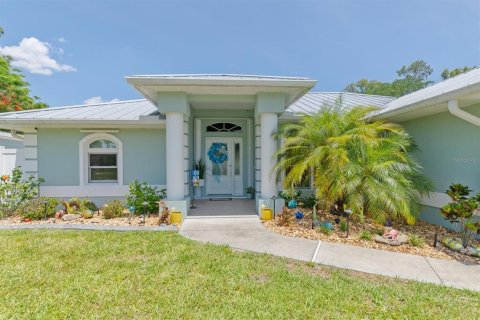 House in North Port, Florida 4 bedrooms, 231.51 sq.m. № 2211796 - photo 3