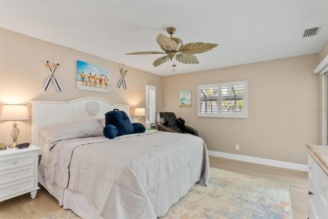 House in North Port, Florida 4 bedrooms, 231.51 sq.m. № 2211796 - photo 22