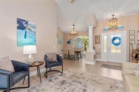 House in North Port, Florida 4 bedrooms, 231.51 sq.m. № 2211796 - photo 7