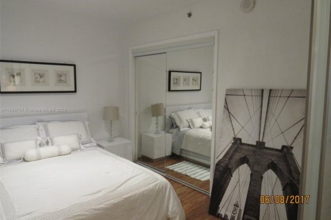 Condominio en alquiler en Hallandale Beach, Florida, 1 dormitorio, 78.41 m2 № 2012284 - foto 4