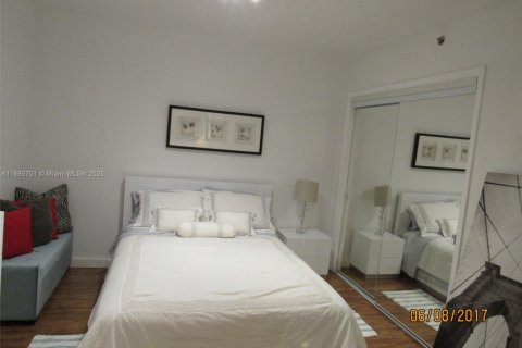 Condominio en alquiler en Hallandale Beach, Florida, 1 dormitorio, 78.41 m2 № 2012284 - foto 5