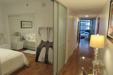 Condominio en alquiler en Hallandale Beach, Florida, 1 dormitorio, 78.41 m2 № 2012284 - foto 6