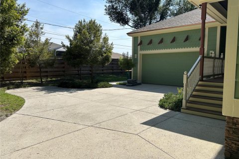 House in Punta Gorda, Florida 3 bedrooms, 281.59 sq.m. № 2231534 - photo 15