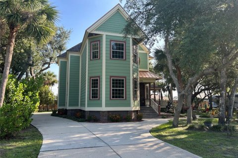 House in Punta Gorda, Florida 3 bedrooms, 281.59 sq.m. № 2231534 - photo 14