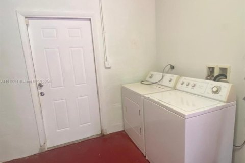 Casa en alquiler en El Portal, Florida, 4 dormitorios, 289.76 m2 № 1938449 - foto 6