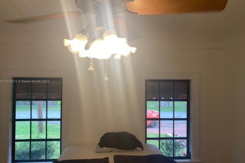 Casa en alquiler en El Portal, Florida, 4 dormitorios, 289.76 m2 № 1938449 - foto 11