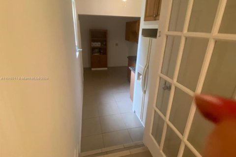 Casa en alquiler en El Portal, Florida, 4 dormitorios, 289.76 m2 № 1938449 - foto 20