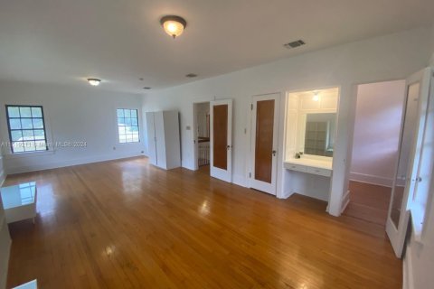 Casa en alquiler en El Portal, Florida, 4 dormitorios, 289.76 m2 № 1938449 - foto 2
