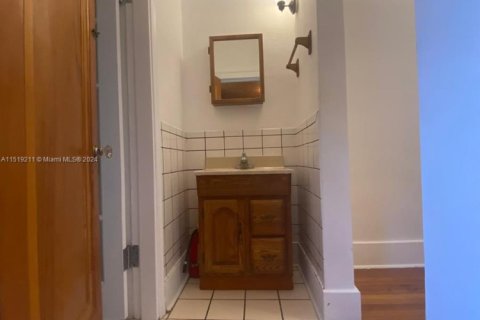 Casa en alquiler en El Portal, Florida, 4 dormitorios, 289.76 m2 № 1938449 - foto 24