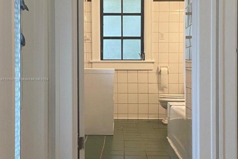 Casa en alquiler en El Portal, Florida, 4 dormitorios, 289.76 m2 № 1938449 - foto 10