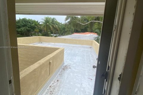 Villa ou maison à louer à El Portal, Floride: 4 chambres, 289.76 m2 № 1938449 - photo 27