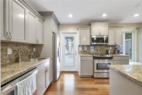 House in Pompano Beach, Florida 3 bedrooms, 115.94 sq.m. № 2034419 - photo 5