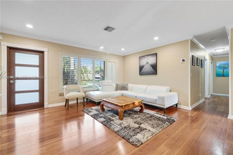 House in Pompano Beach, Florida 3 bedrooms, 115.94 sq.m. № 2034419 - photo 14