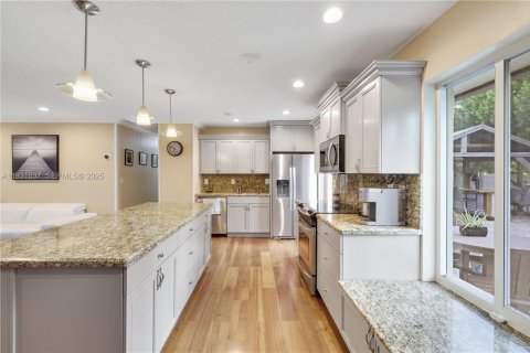 House in Pompano Beach, Florida 3 bedrooms, 115.94 sq.m. № 2034419 - photo 7