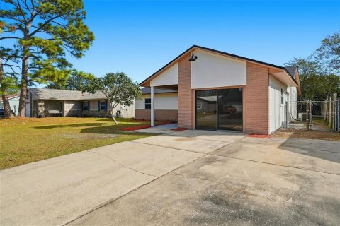 Villa ou maison à louer à Orlando, Floride: 3 chambres, 144 m2 № 2223523 - photo 4