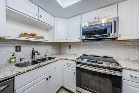 Casa en venta en Palm Harbor, Florida, 2 dormitorios, 92.9 m2 № 1437626 - foto 18