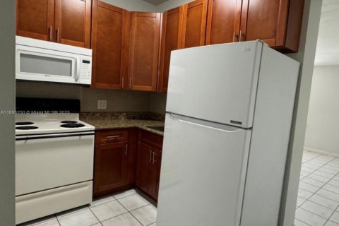 Снять в аренду квартиру в Хайалиа, Флорида 2 спальни, 92.9м2, № 1947578 - фото 5