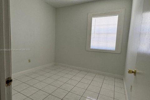 Снять в аренду квартиру в Хайалиа, Флорида 2 спальни, 92.9м2, № 1947578 - фото 11