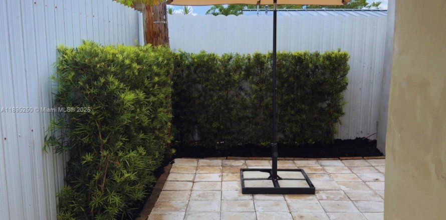 Квартира в Хайалиа, Флорида 2 спальни, 92.9м2 № 1947578