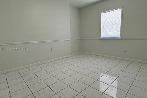 Снять в аренду квартиру в Хайалиа, Флорида 2 спальни, 92.9м2, № 1947578 - фото 9