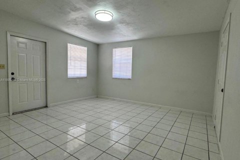 Снять в аренду квартиру в Хайалиа, Флорида 2 спальни, 92.9м2, № 1947578 - фото 10