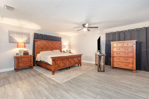 House in Fish Hawk, Florida 4 bedrooms, 206.71 sq.m. № 1883719 - photo 8