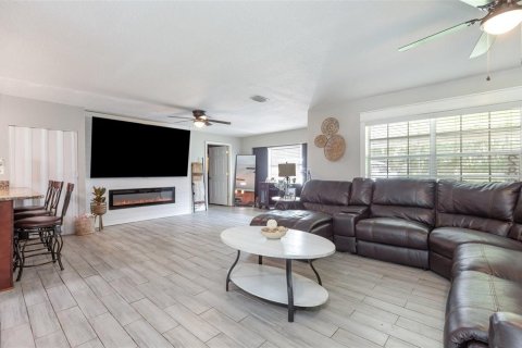 House in Fish Hawk, Florida 4 bedrooms, 206.71 sq.m. № 1883719 - photo 3