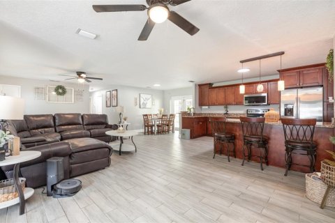 House in Fish Hawk, Florida 4 bedrooms, 206.71 sq.m. № 1883719 - photo 4