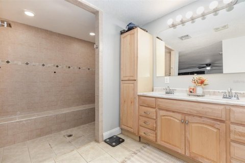 House in Fish Hawk, Florida 4 bedrooms, 206.71 sq.m. № 1883719 - photo 11