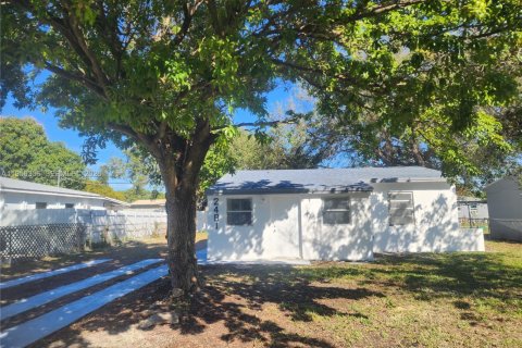 Casa en Opa-locka, Florida 3 dormitorios, 80.27 m2 № 2011640