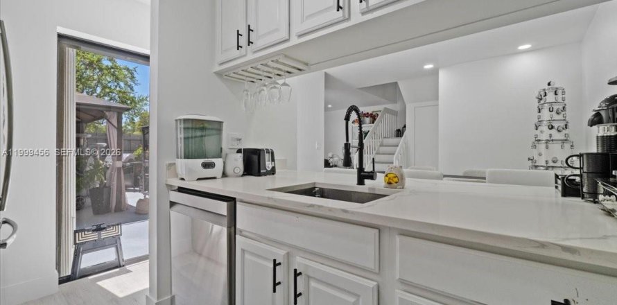 Кондоминиум с 2 спальнями в Коконат Крик, Флорида № 2064393