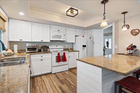 House in Sarasota, Florida 3 bedrooms, 190.54 sq.m. № 2198814 - photo 8