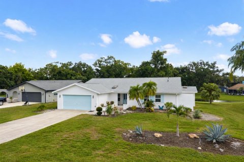 House in Sarasota, Florida 3 bedrooms, 190.54 sq.m. № 2198814 - photo 4