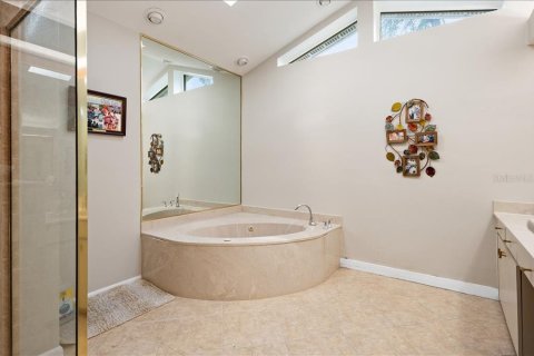 House in Sarasota, Florida 3 bedrooms, 190.54 sq.m. № 2198814 - photo 16