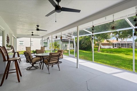 House in Sarasota, Florida 3 bedrooms, 190.54 sq.m. № 2198814 - photo 18