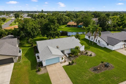 House in Sarasota, Florida 3 bedrooms, 190.54 sq.m. № 2198814 - photo 2