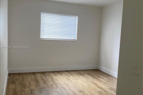 Снять в аренду кондоминиум в Халландейл-Бич, Флорида 1 спальня, 66.89м2, № 2028677 - фото 6