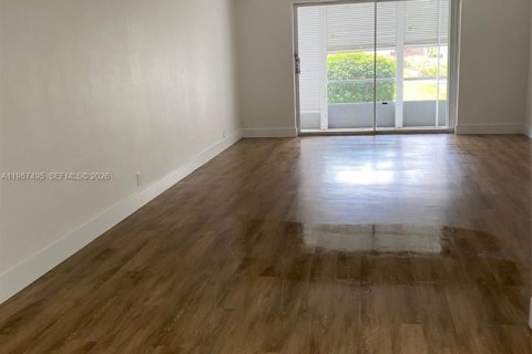 Снять в аренду кондоминиум в Халландейл-Бич, Флорида 1 спальня, 66.89м2, № 2028677 - фото 5