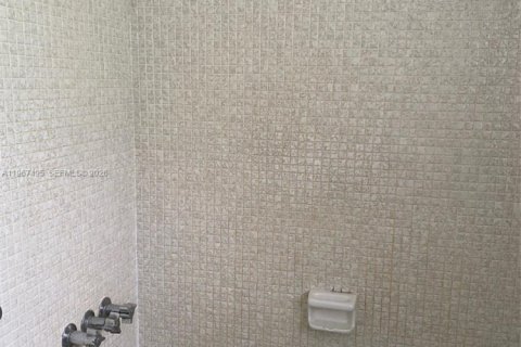 Снять в аренду кондоминиум в Халландейл-Бич, Флорида 1 спальня, 66.89м2, № 2028677 - фото 8