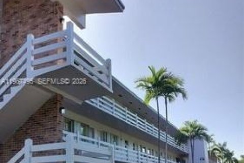 Снять в аренду кондоминиум в Халландейл-Бич, Флорида 1 спальня, 66.89м2, № 2028677 - фото 3