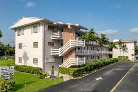 Снять в аренду кондоминиум в Халландейл-Бич, Флорида 1 спальня, 66.89м2, № 2028677 - фото 2