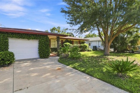 House in Largo, Florida 2 bedrooms, 82.13 sq.m. № 2310152